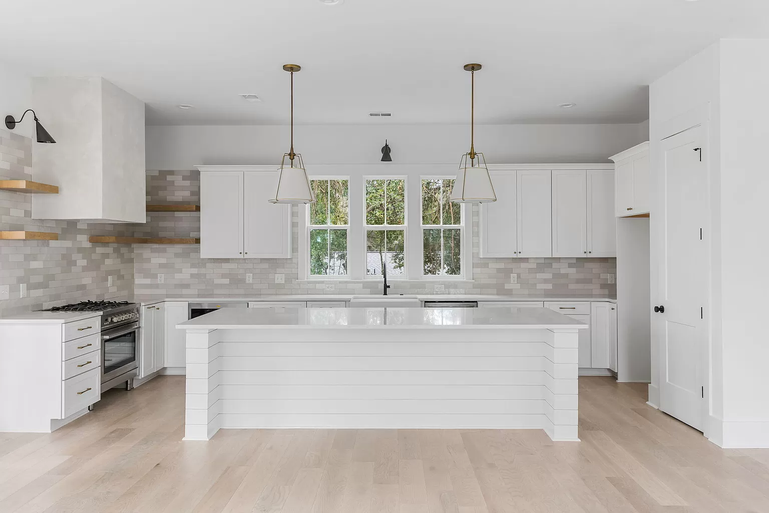 1429 Brookbank Kitchen 1
